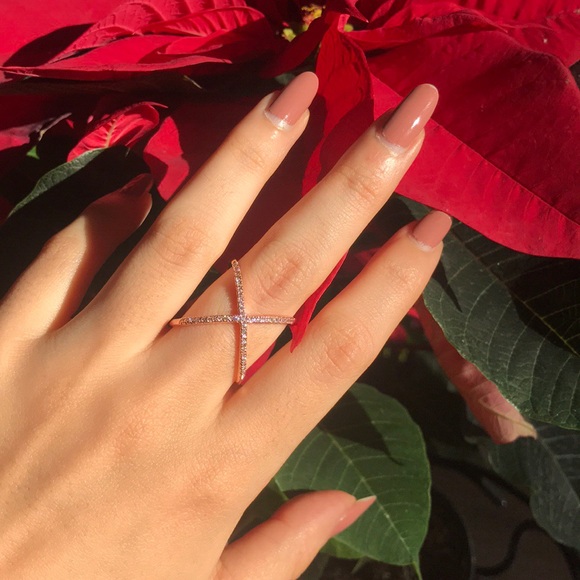 🖐SOLD🖐 Dainty Rose Gold Criss Cross Crystal Ring - Picture 6 of 7